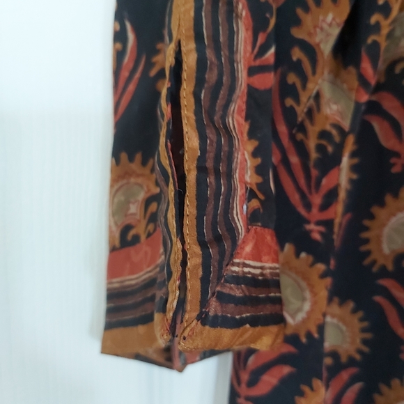 Tunic size small - Picture 3 of 5